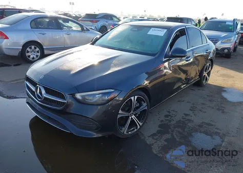 2022 Mercedes-Benz C 300 Sedan z USA, uszkodzony, nr VIN W1KAF4GB7NR030901